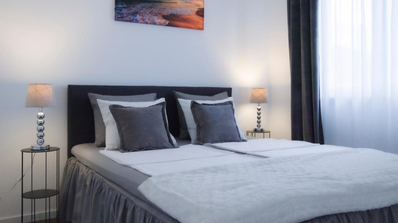 Apartments King And Queen Povile Luaran gambar