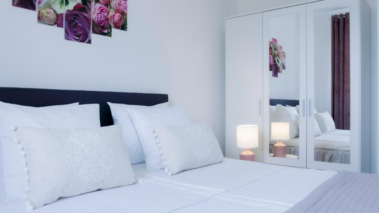 Apartments King And Queen Povile Luaran gambar